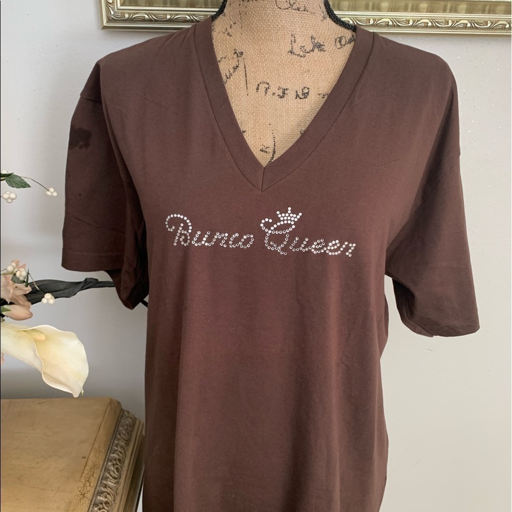 𝅺BUNCO Queen Rhinestone V Neck T-Shirt